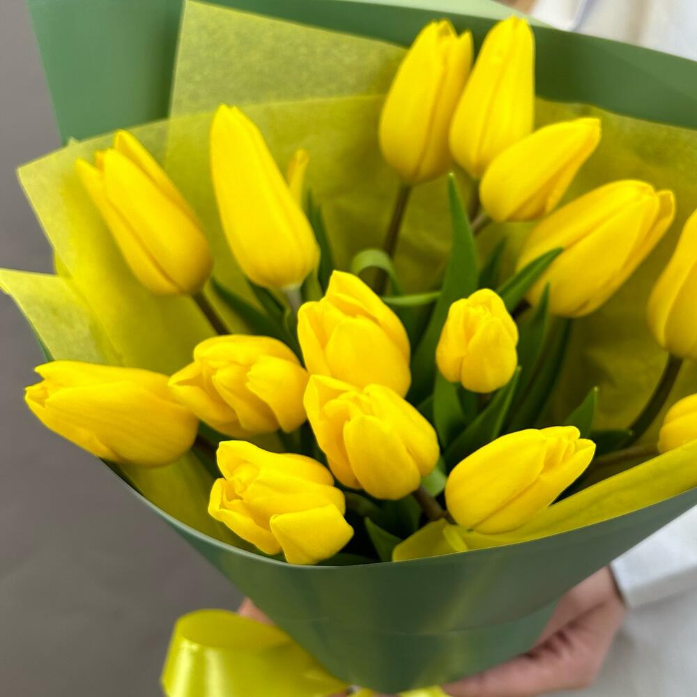 https://content2.flowwow-images.com/data/flowers/1000x1000/01/1709105628_76174801.jpg